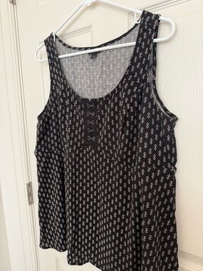 Torrid Black Floral Print Sleeveless Blouse Hook Front Size 0